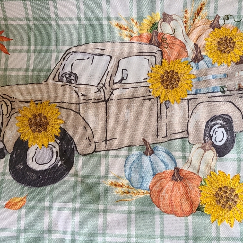 Charming Table Runner - Picture 5 of 8